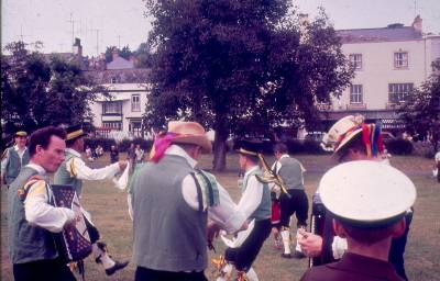 Dawlish - Inglaterra: Dança folclórica